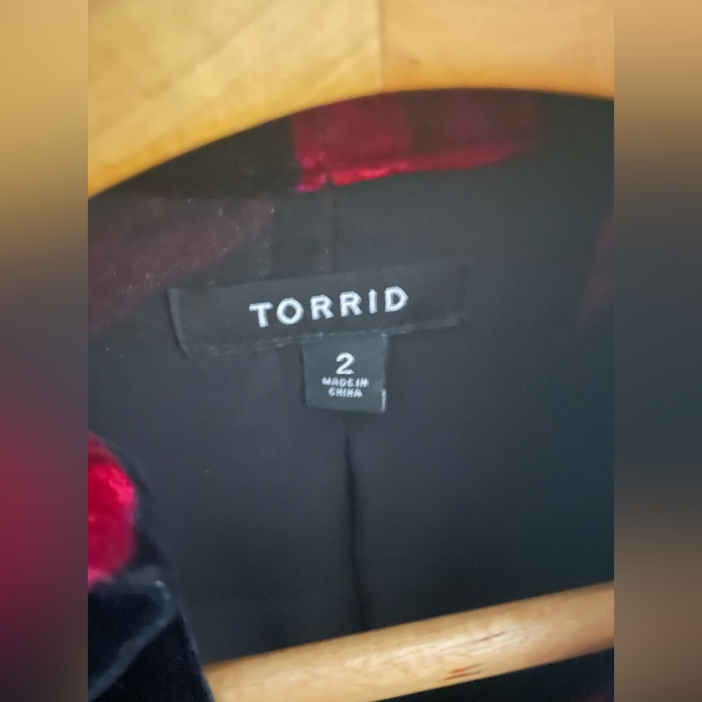 Torrid Black and Rose Velvet Duster - Picture 5 of 10